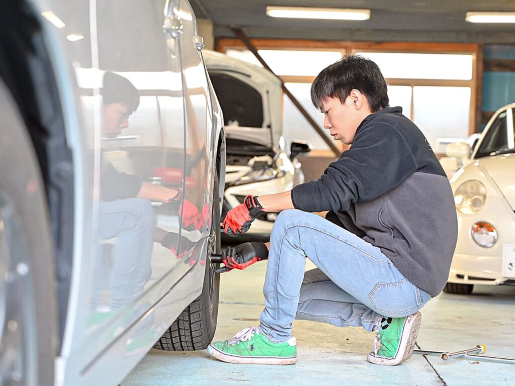 白い車のメンテナンス